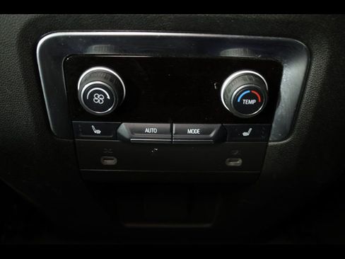 Used 2021 Chevrolet Tahoe Z71 w/ Z71 Signature Package image 32