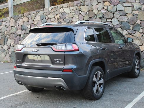 Used 2019 Jeep Cherokee Limited image 9