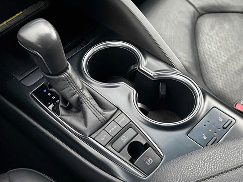 Used 2018 Toyota Camry XSE image 20