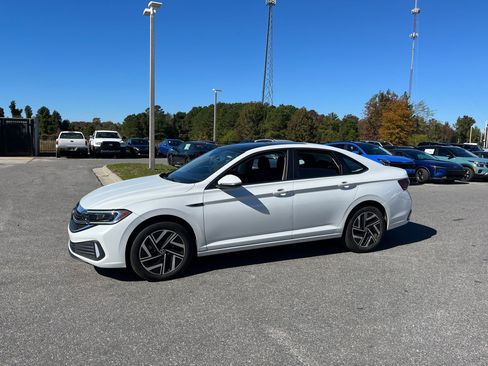 Used 2024 Volkswagen Jetta SEL image 5