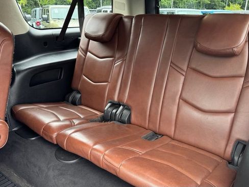Used 2018 Cadillac Escalade ESV Premium Luxury AWD/4WD image 9