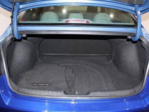 Used 2021 Hyundai Elantra SE FWD image 33