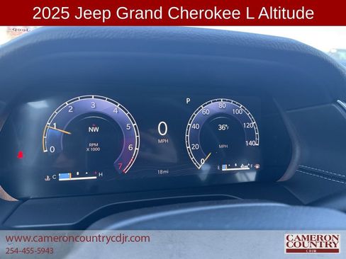 New 2025 Jeep Grand Cherokee L Laredo image 18