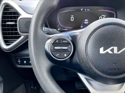 Used 2023 Kia Soul LX w/ LX Technology Package FWD image 23