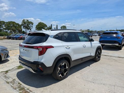 Certified 2025 Kia Seltos EX FWD image 8