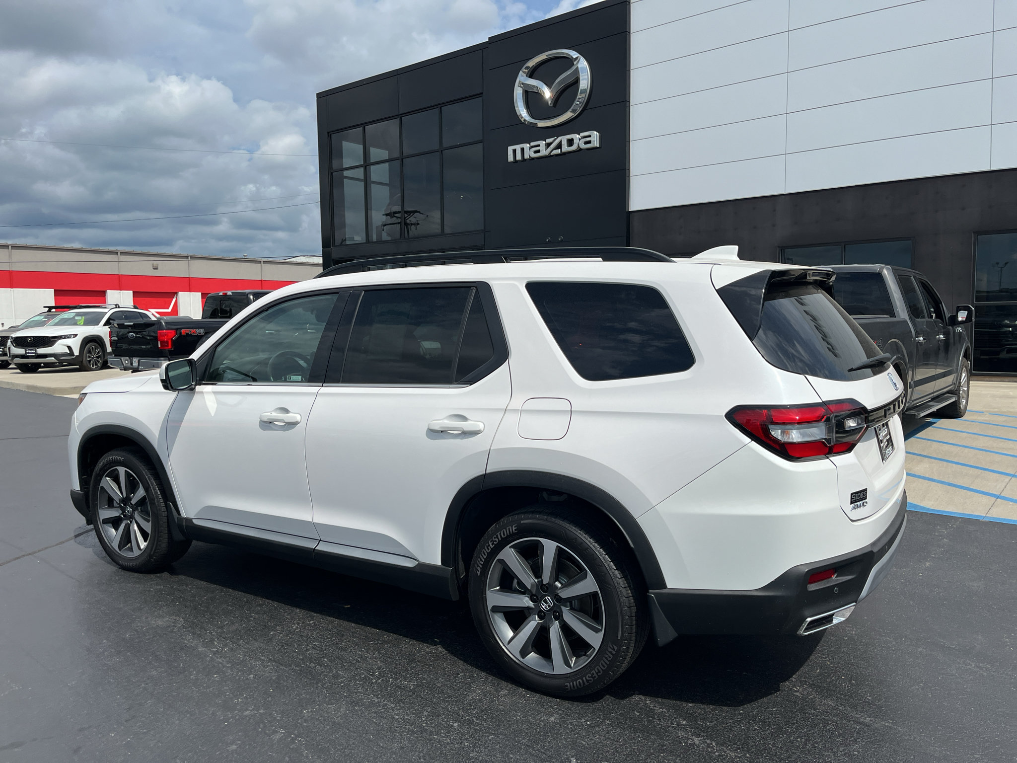 Used 2024 Honda Pilot Elite image 3