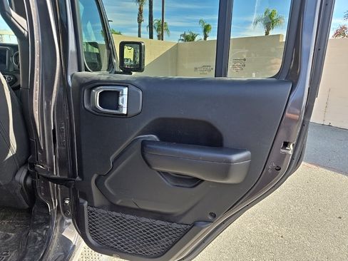 Used 2018 Jeep Wrangler Unlimited Sport S image 24