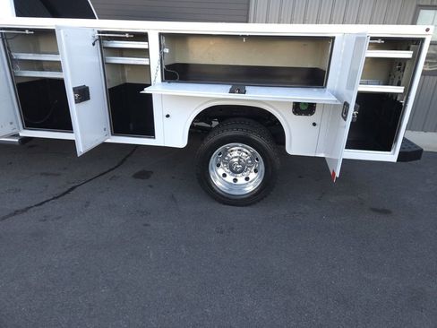 Used 2020 RAM 5500 Tradesman w/ Chrome Appearance Group image 4