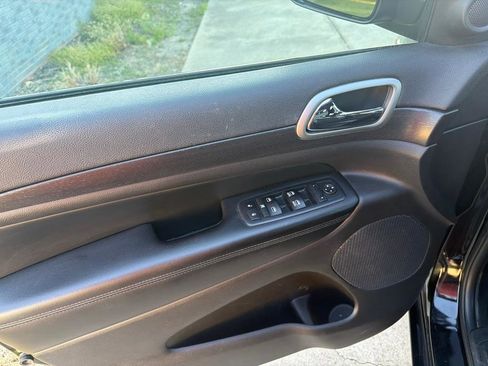 Used 2018 Jeep Grand Cherokee Altitude image 30