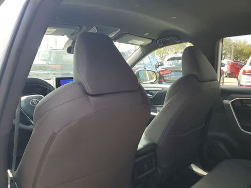 Used 2023 Toyota RAV4 SE image 11