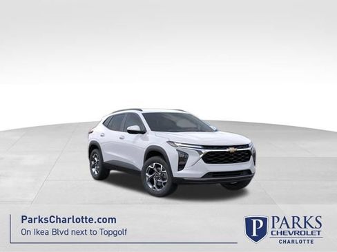 New 2026 Chevrolet Trax LT w/ LT Convenience Package FWD image 1