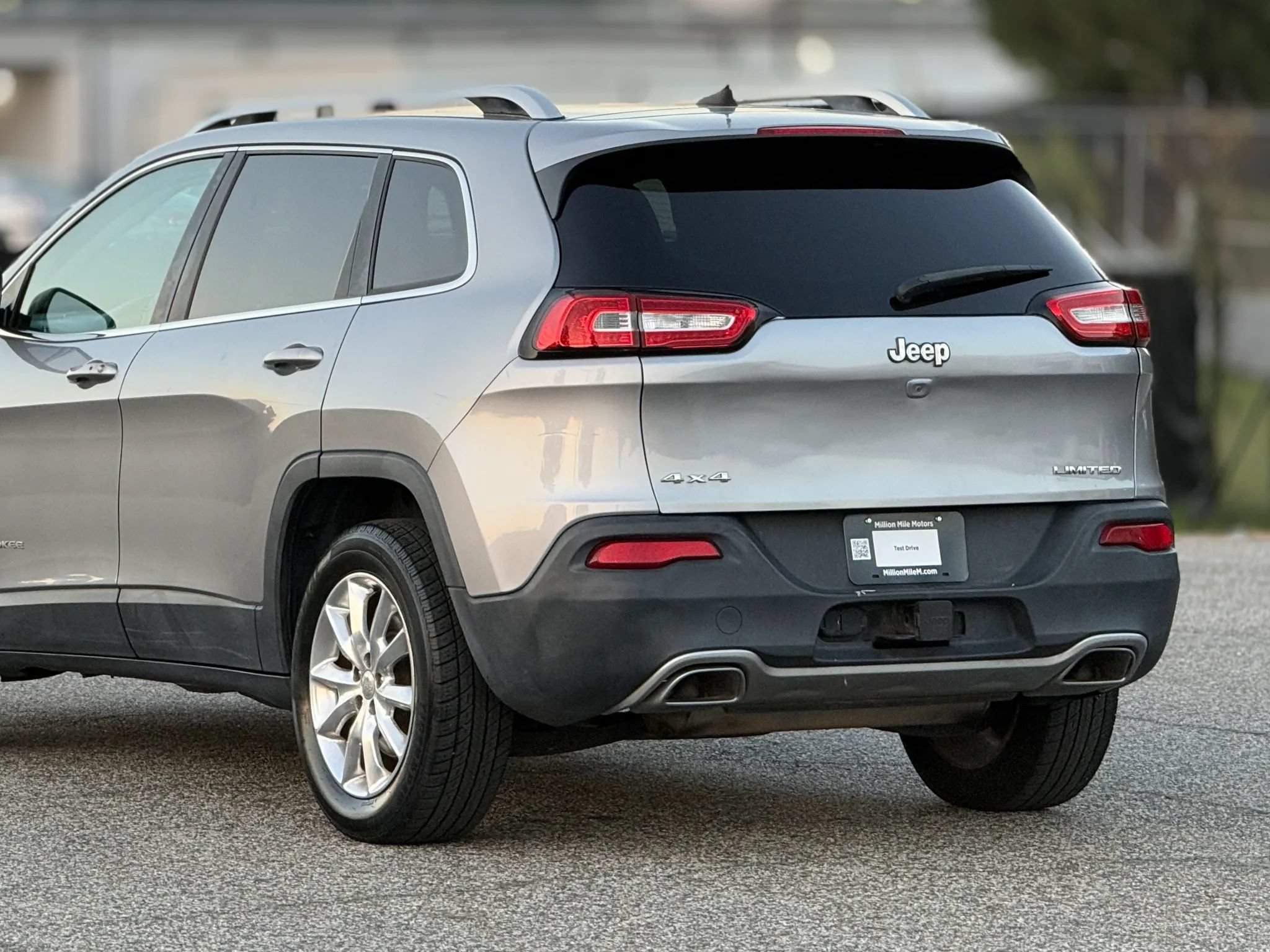 Used 2016 Jeep Cherokee Limited w/ Trailer Tow Group AWD/4WD image 16