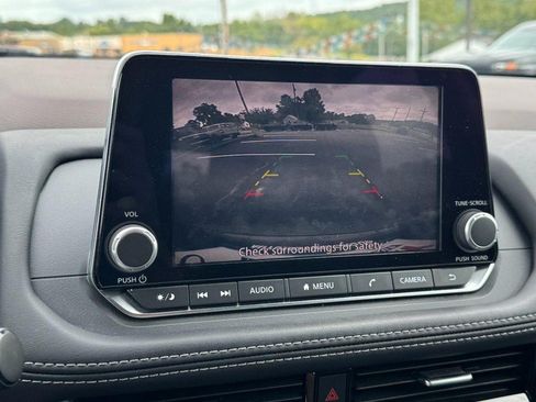 Used 2022 Nissan Rogue SV FWD image 20
