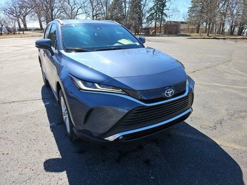 Used 2024 Toyota Venza XLE image 8