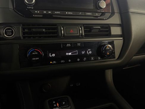 Used 2024 Nissan Pathfinder S image 13