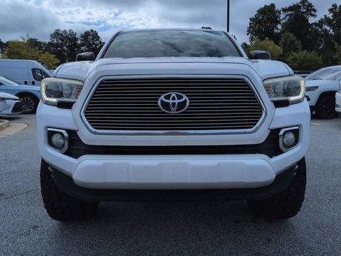 Used 2017 Toyota Tacoma Limited w/ Tow Package AWD/4WD image 8