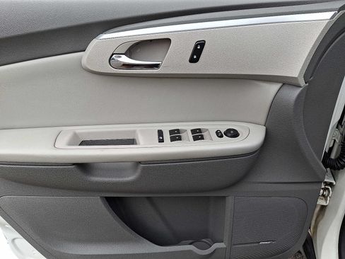 Used 2010 Chevrolet Traverse LT w/ Personal Connectivity Package FWD image 13