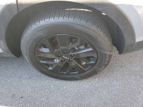 Used 2022 Kia Sorento S image 8