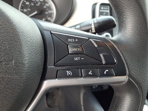 Used 2021 Nissan Versa SV FWD image 14