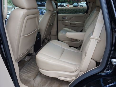 Used 2013 Cadillac Escalade Premium image 19