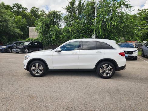 Used 2019 Mercedes-Benz GLC 350e 4MATIC image 4