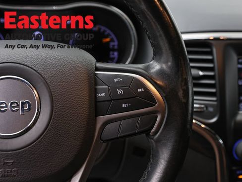 Used 2020 Jeep Grand Cherokee Laredo AWD/4WD image 15