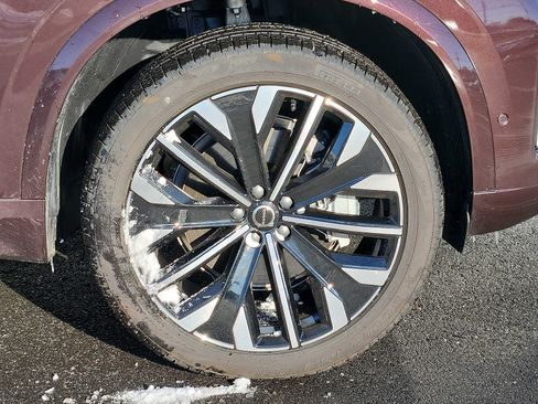 Used 2025 Volvo XC90 B6 Ultra w/ Protection Package Premier image 8