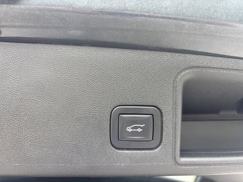 Used 2019 GMC Terrain SLT w/ Preferred Package FWD image 33