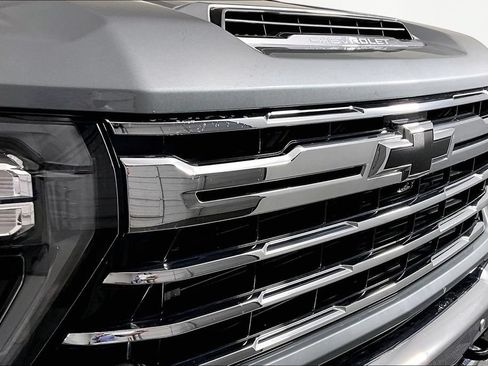 Certified 2024 Chevrolet Silverado 2500 LTZ w/ LTZ Plus Package AWD/4WD image 29