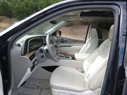 Used 2021 Cadillac Escalade Premium Luxury Platinum image 13