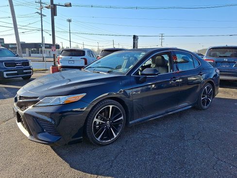 Used 2020 Toyota Camry XSE image 3