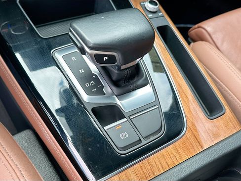 Used 2021 Audi Q5 e Prestige w/ Prestige Package image 17