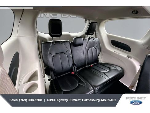 Used 2023 Chrysler Pacifica Touring-L FWD image 21