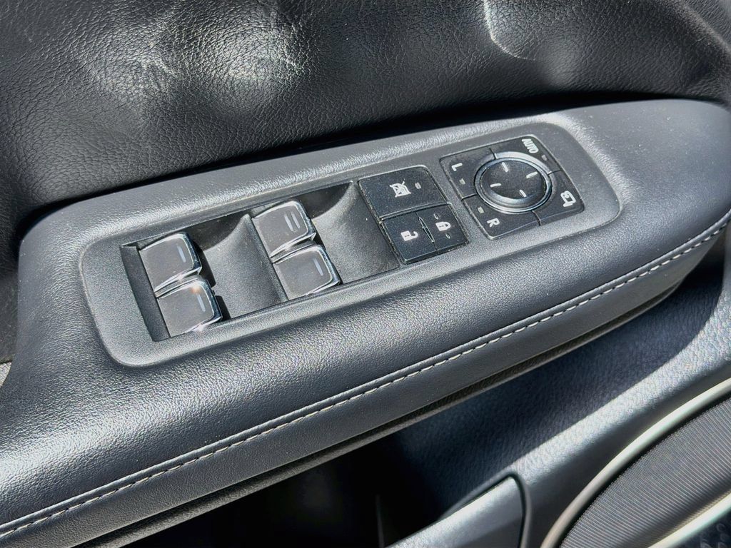 Used 2022 Lexus RX 350L Premium w/ Premium Package AWD/4WD image 17