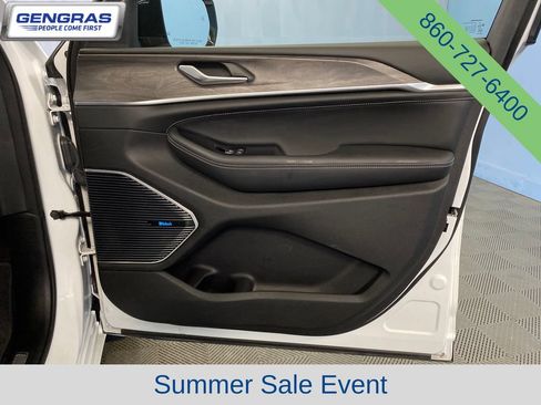 Used 2023 Jeep Grand Cherokee Overland AWD/4WD image 47
