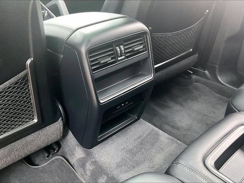 Used 2024 Porsche Cayenne S AWD/4WD image 31