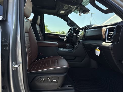 Used 2025 GMC Sierra 1500 Denali Ultimate AWD/4WD image 32