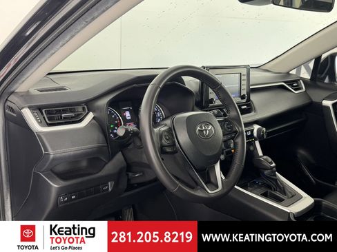Used 2021 Toyota RAV4 XLE Premium image 13
