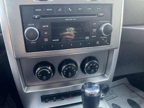 Used 2010 Jeep Liberty Limited w/ Tire & Wheel Group image 22