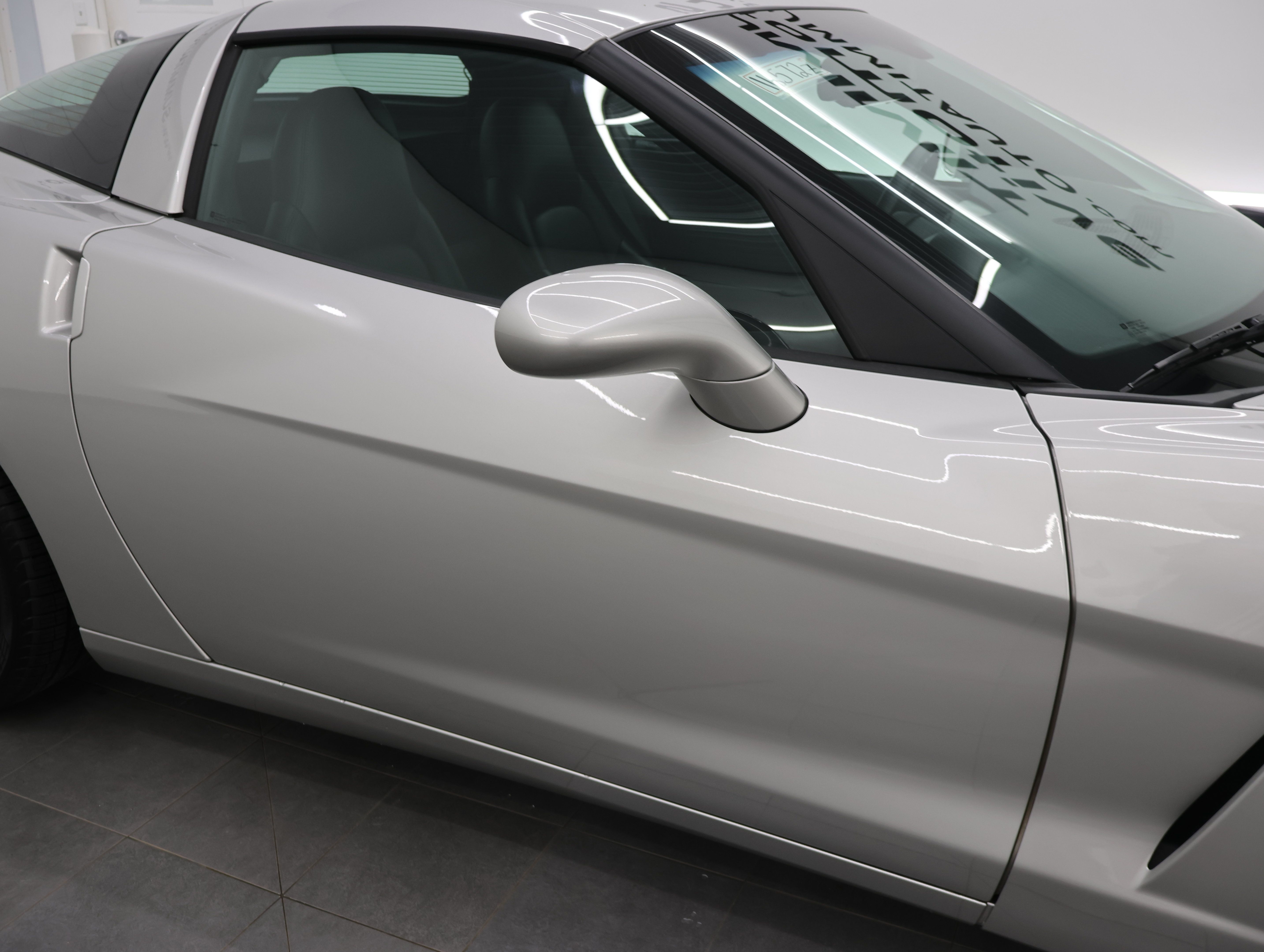 Used 2005 Chevrolet Corvette Coupe w/ Preferred Equipment Group RWD image 19