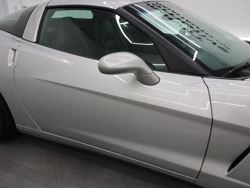 Used 2005 Chevrolet Corvette Coupe w/ Preferred Equipment Group RWD image 19