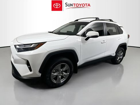 Used 2025 Toyota RAV4 XLE AWD/4WD image 9