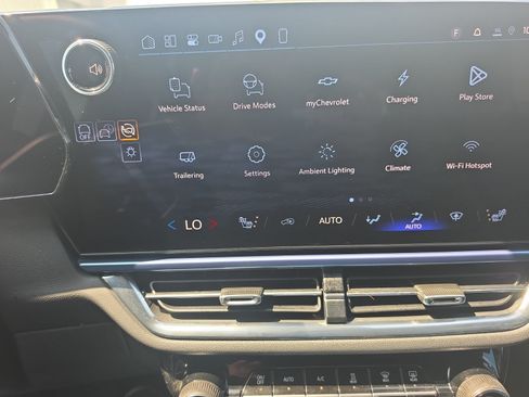 Used 2026 Chevrolet Equinox EV LT AWD/4WD image 18