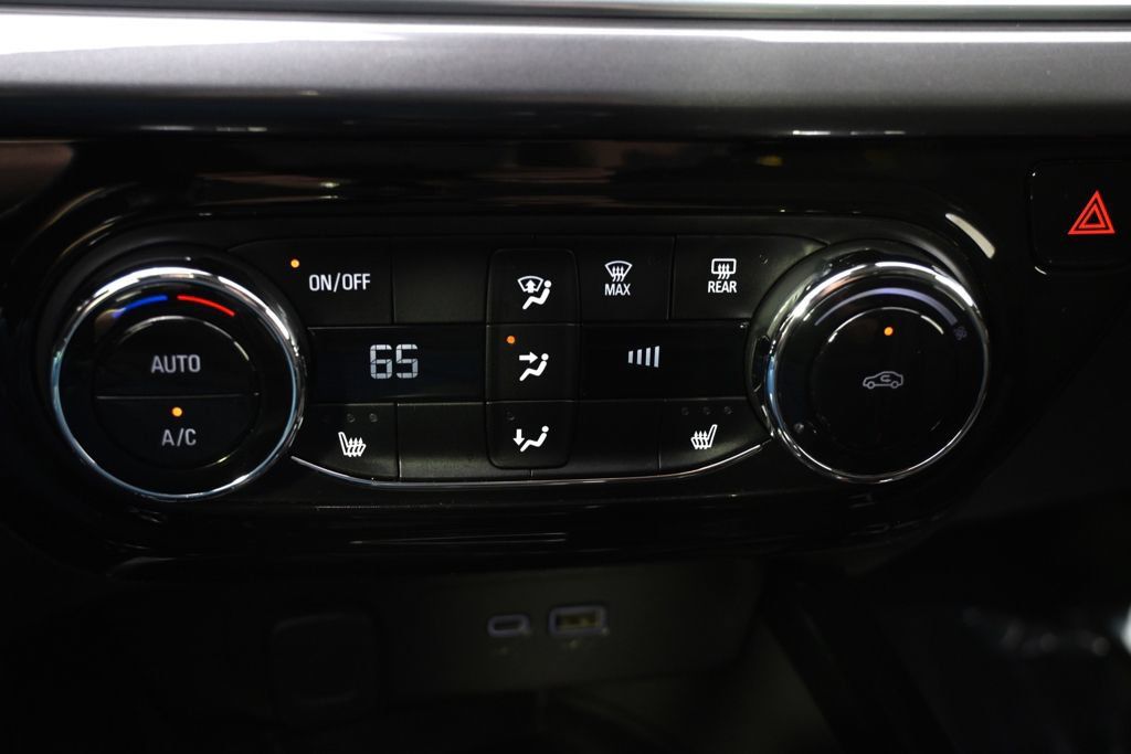 Used 2024 Chevrolet Trax ACTIV w/ Sunroof Package FWD image 30