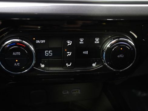 Used 2024 Chevrolet Trax ACTIV w/ Sunroof Package FWD image 30