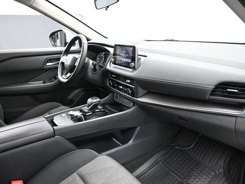 Used 2025 Nissan Rogue SV FWD image 28