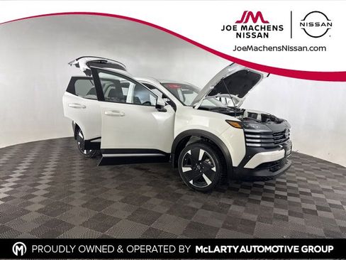 Certified 2025 Nissan Kicks SR image 12