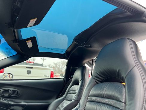 Used 2004 Chevrolet Corvette Coupe w/ Roof Package image 18