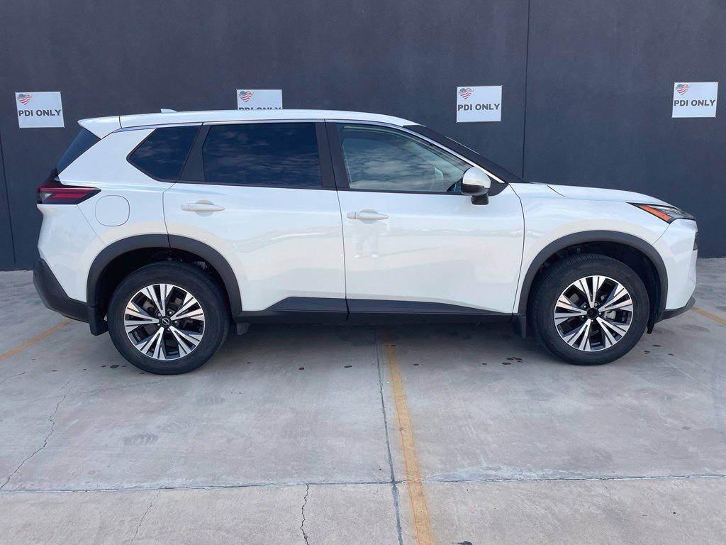Used 2023 Nissan Rogue SV FWD image 2