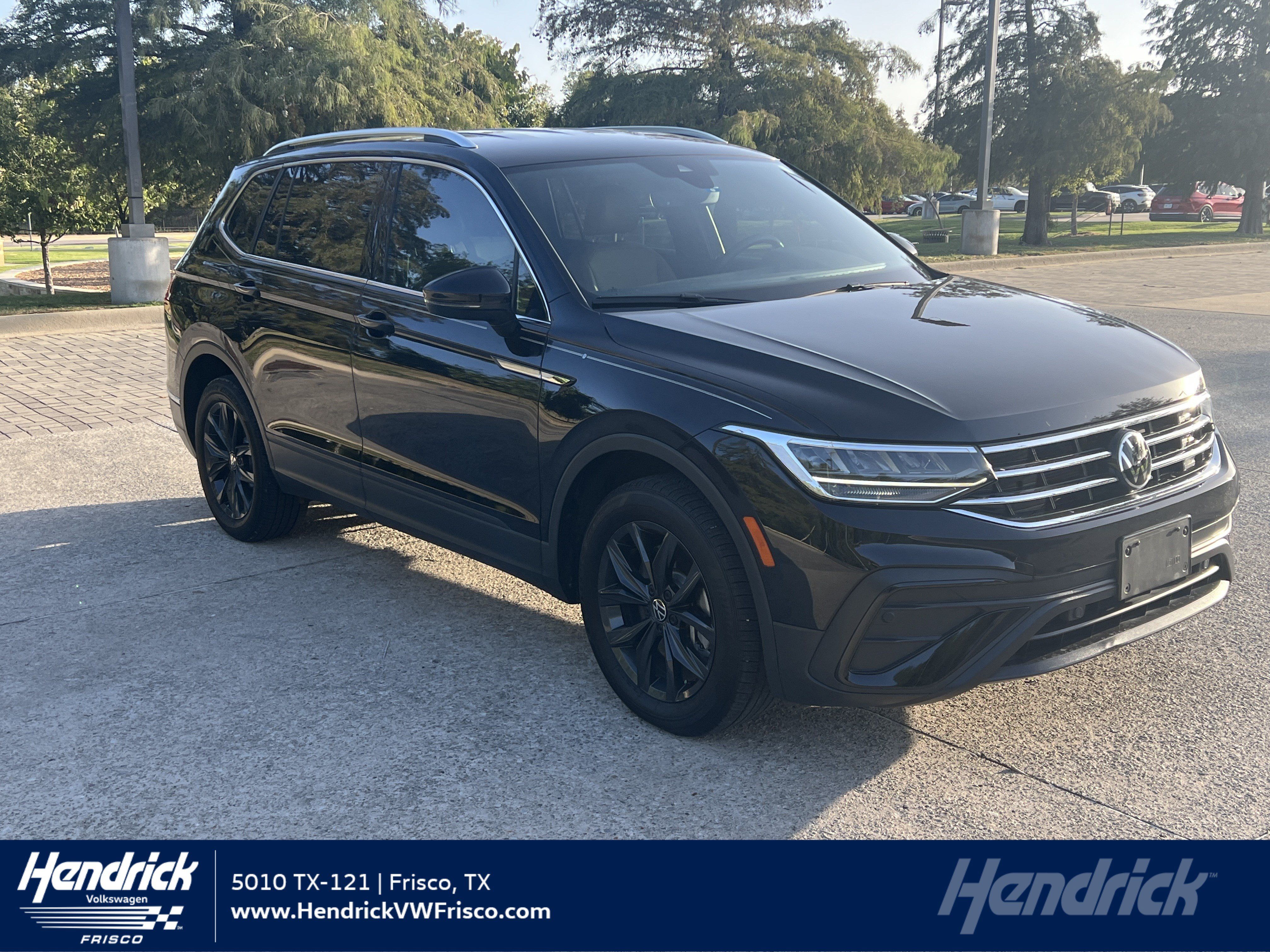 Used 2024 Volkswagen Tiguan SE w/ MDO Package, Three-Row FWD image 1